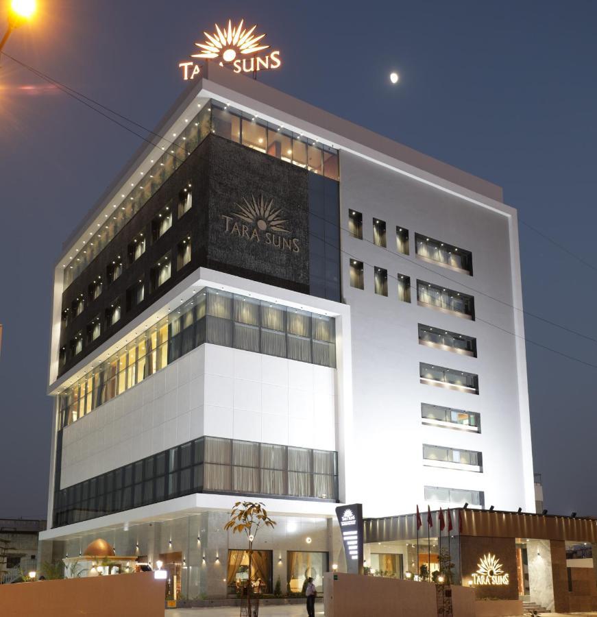 فندق Tara Suns فَدودارا المظهر الخارجي الصورة